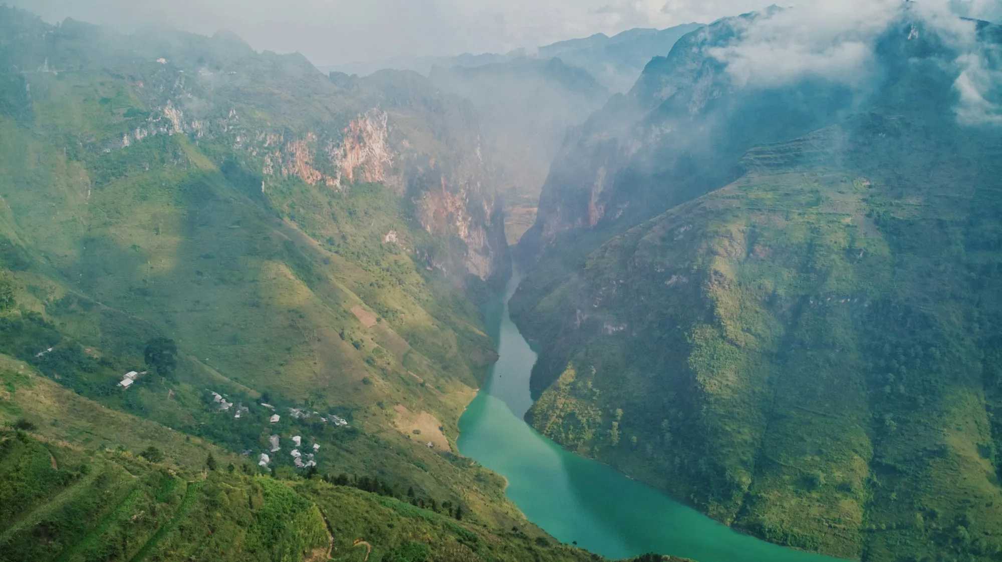 The Nho Que river in the gorge below Ma Pi Leng